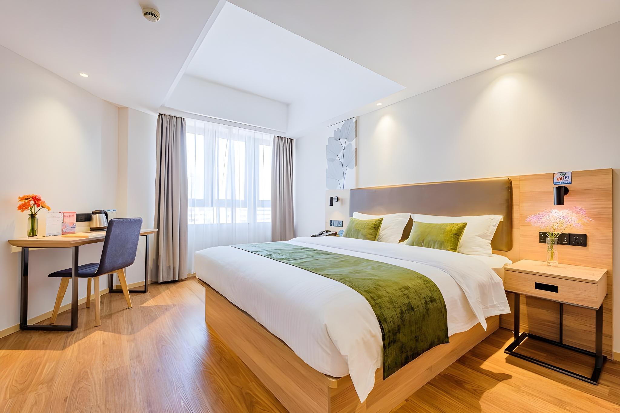 SUPERIOR, QUEEN BED