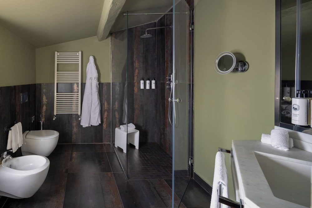 Hotel Number Nine 58/60
