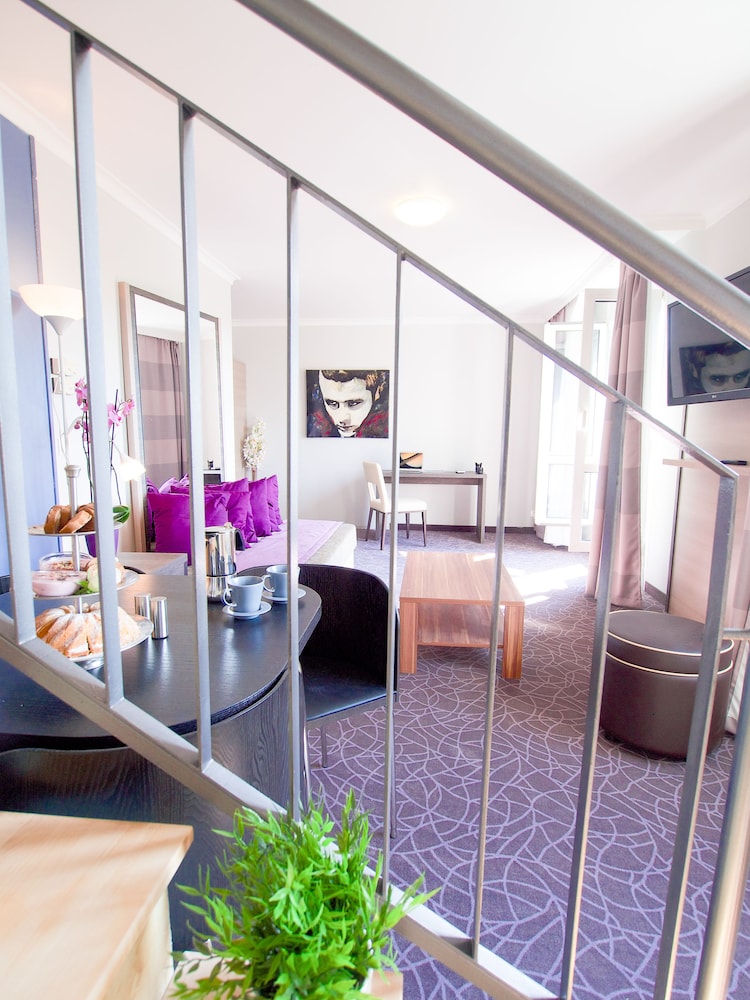 24hours Apartment Hotel 39/49