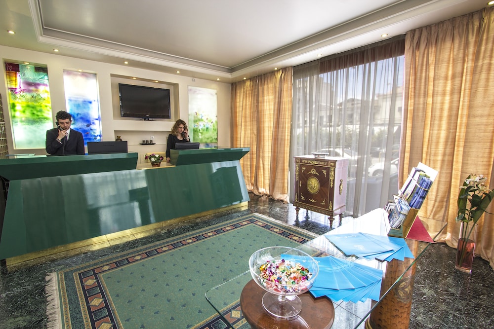 Triton Hotel 22/46