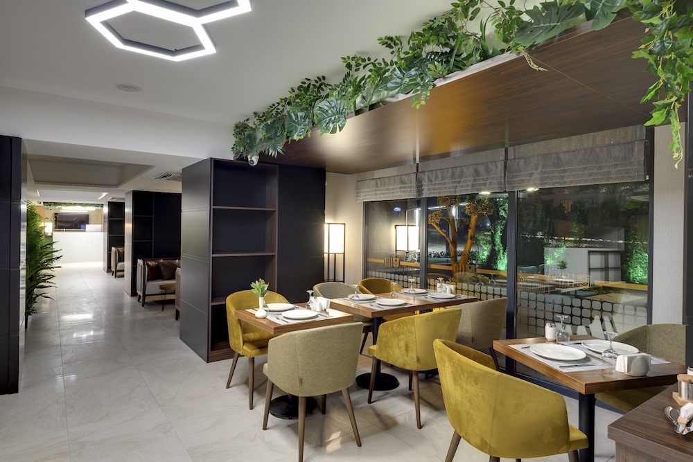 Leo Suites Hotel 23/37