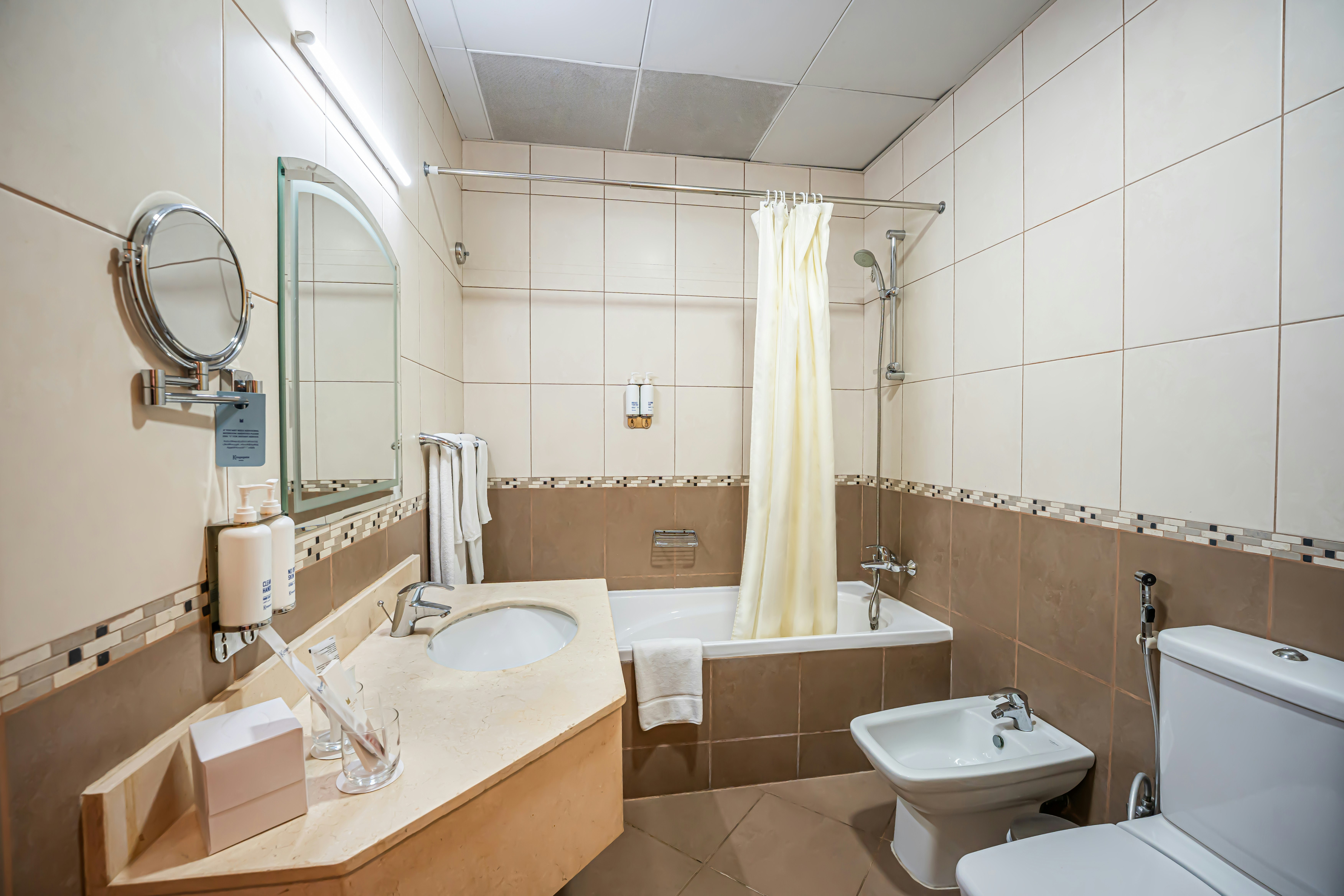 Kingsgate Hotel Doha 80/81