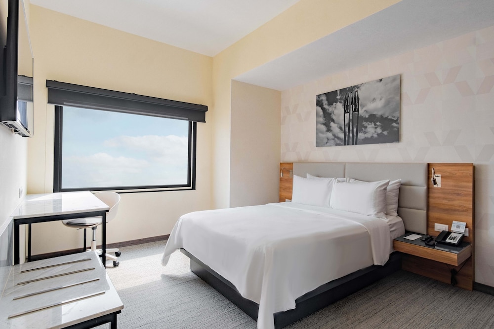 Room, Queen Bed