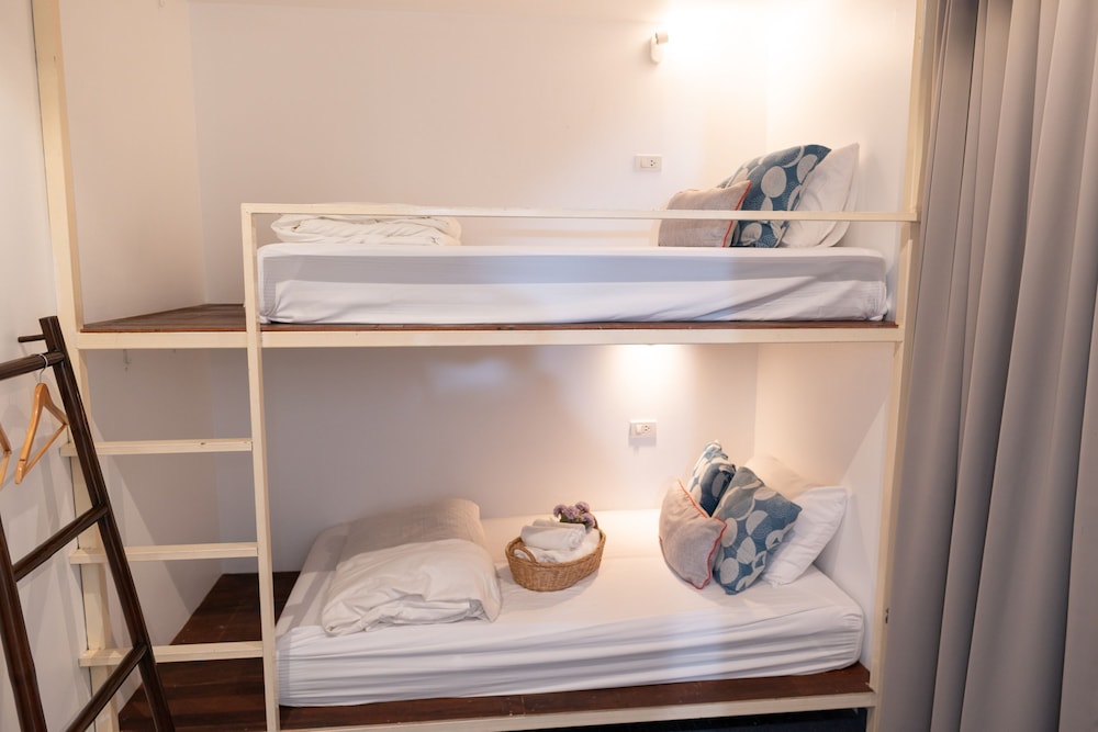 Oon Poshtel 24/50