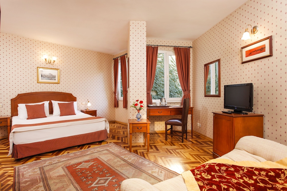 Erguvan Hotel 43/68
