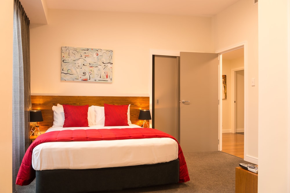 Boulcott Suites 14/70