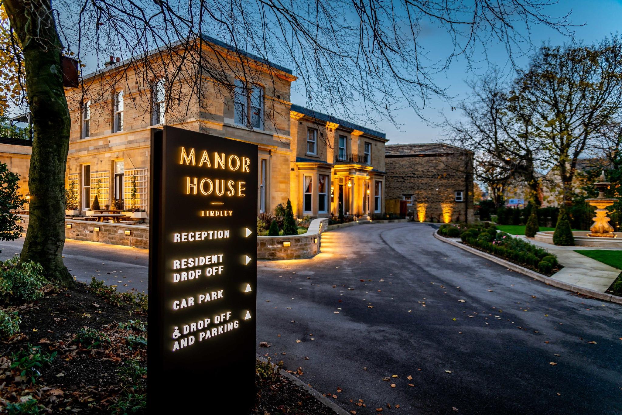Manor House Lindley 26/31