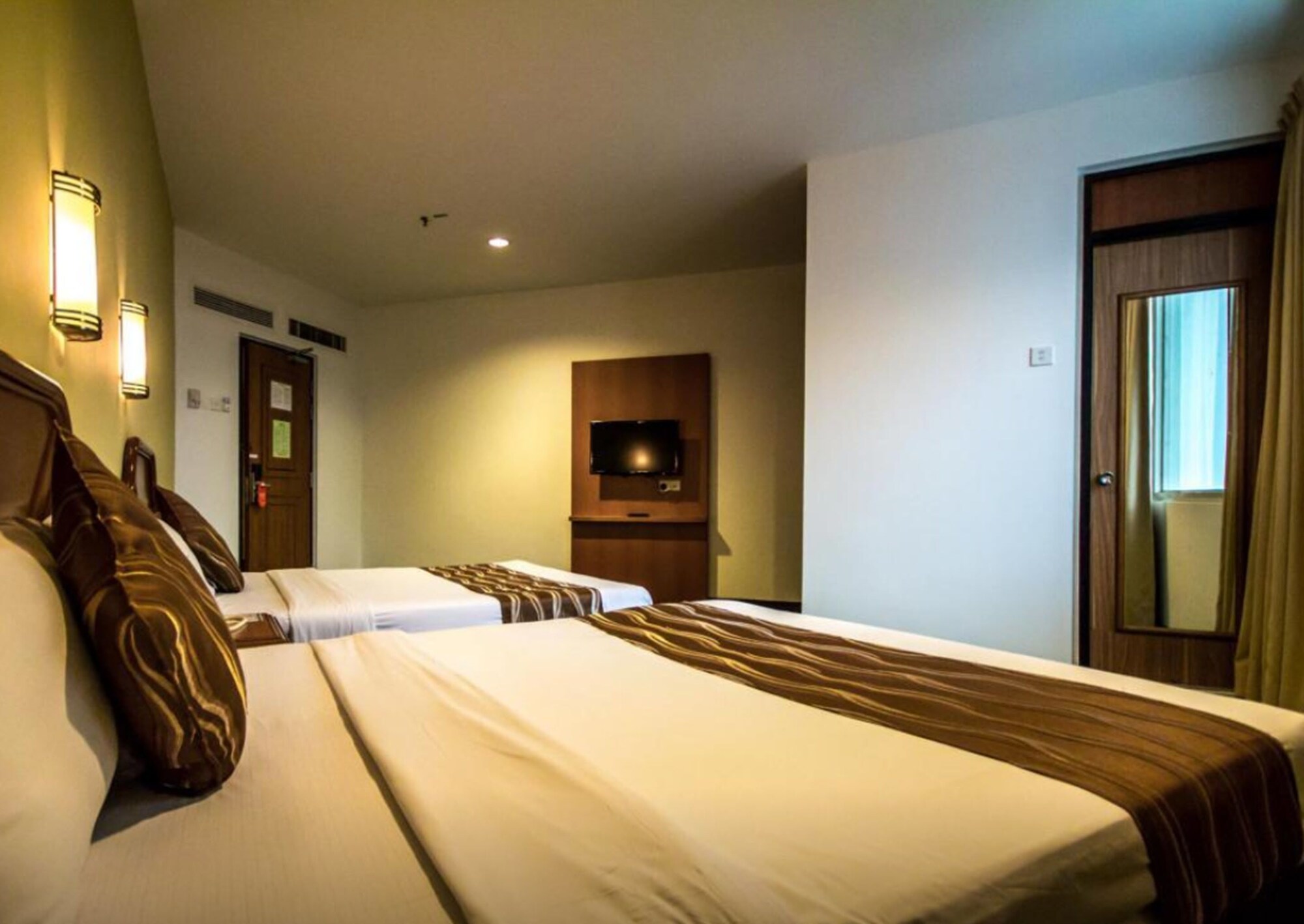 Super, Deluxe, 2 Queen Beds