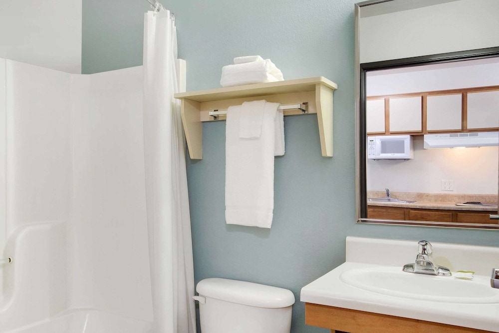 WoodSpring Suites Jacksonville East 295 Cruise Port 17/47