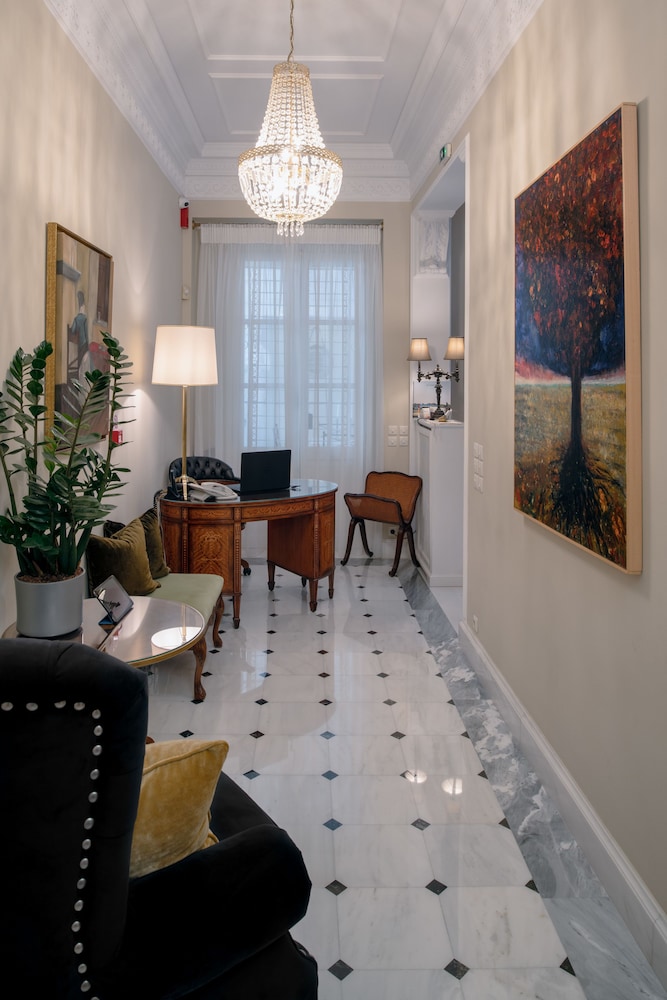 Noble Suites 56/68