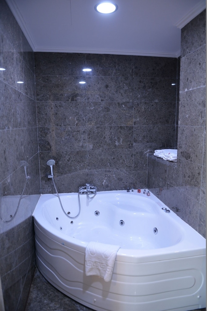 Lova Hotel Spa 46/50