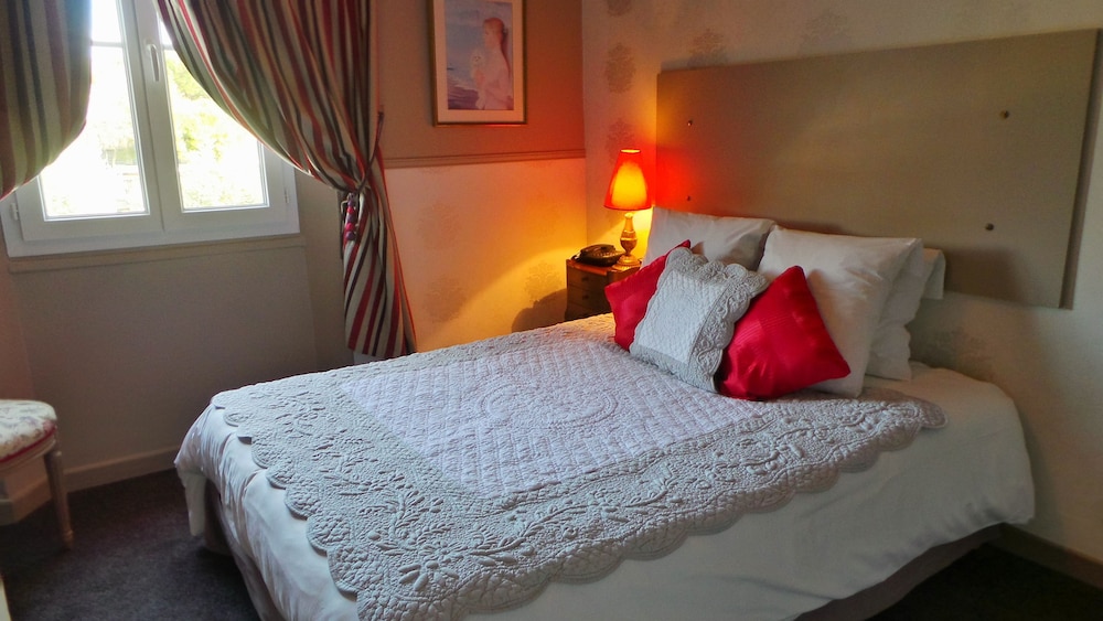 STANDARD, DOUBLE BED, PARK VIEW