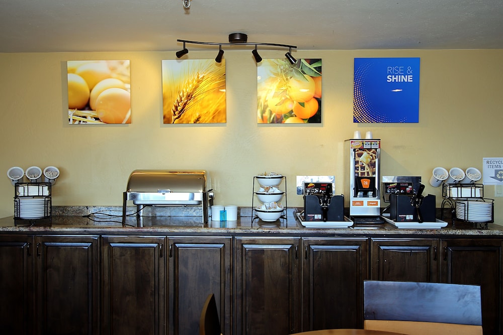 Comfort Inn & Suites Ashland, OR 4/40