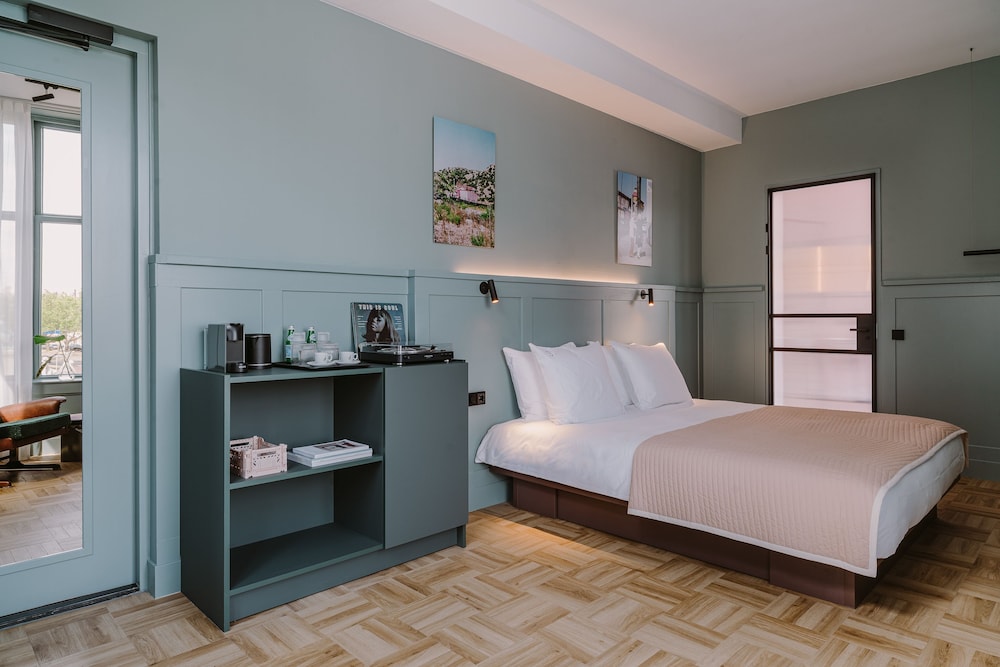 SUPERIOR, DOUBLE BED