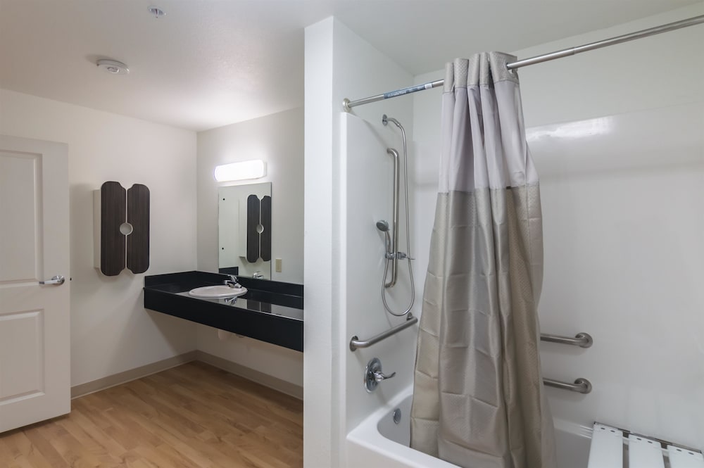 Days Inn & Suites by Wyndham Colorado City/I-20 37/37
