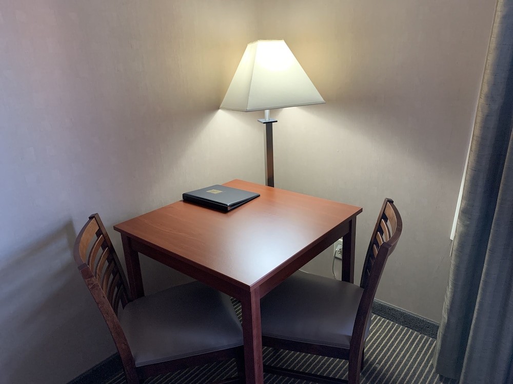 Quality Inn Nashville Bloomington 38/47
