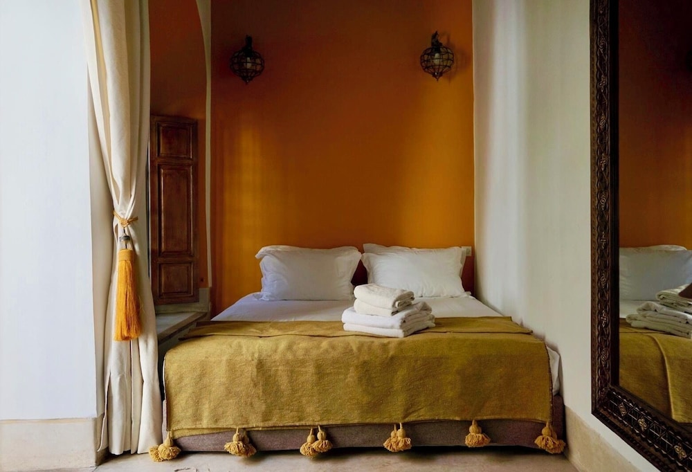 SAFRAN, DELUXE, DOUBLE BED