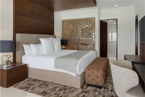 جناح تنفيذي بإطلالة على البحر