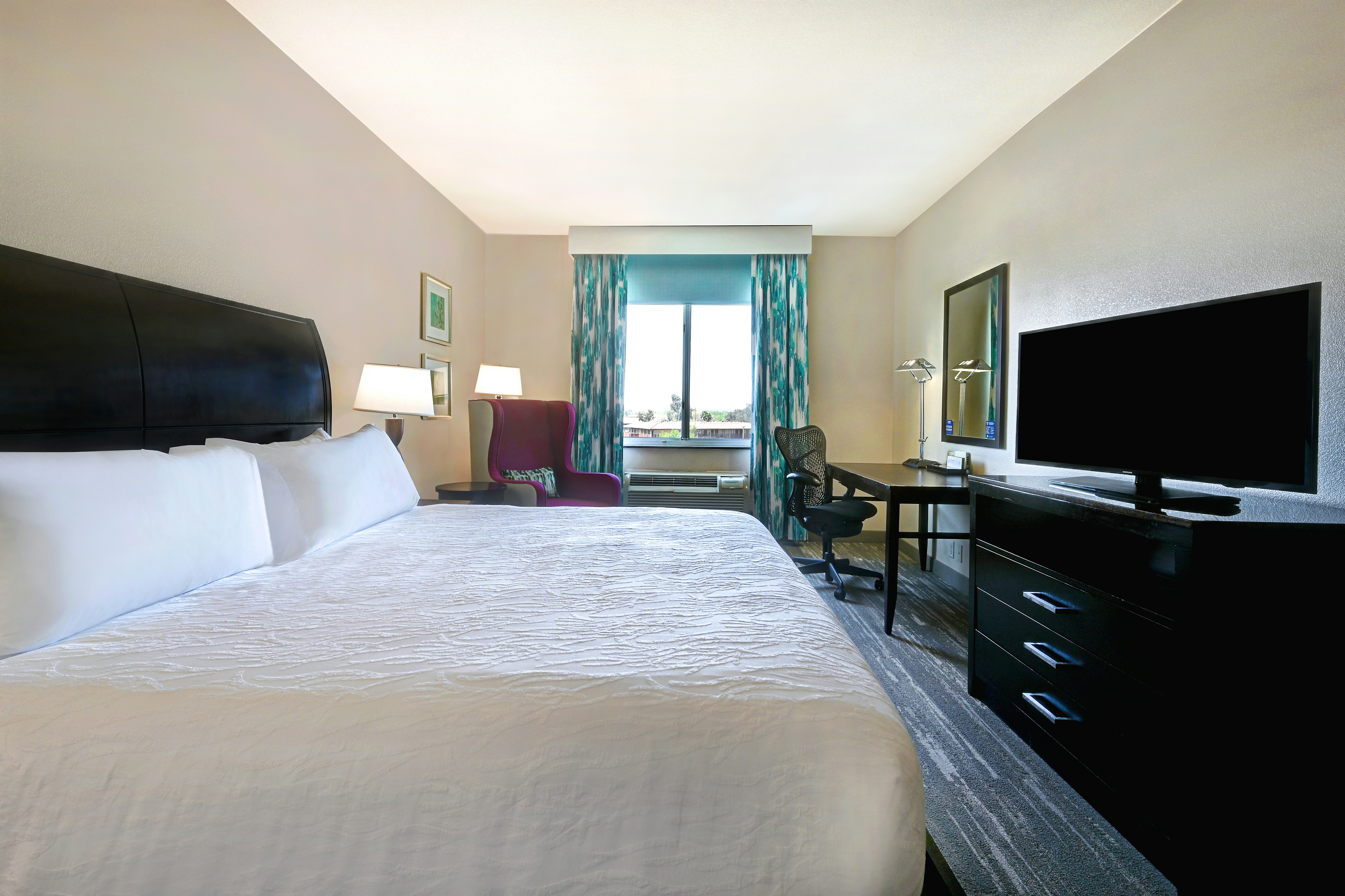 ROOM, KING BED