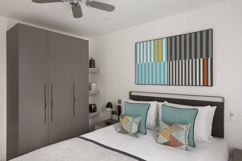 1 BEDROOM, SUITE