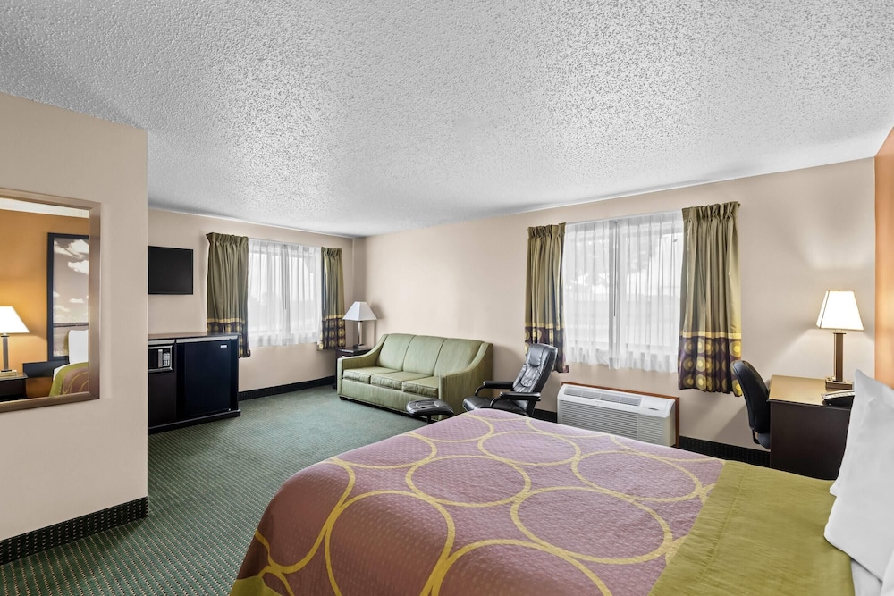 Super 8 by Wyndham Jefferson 15/42