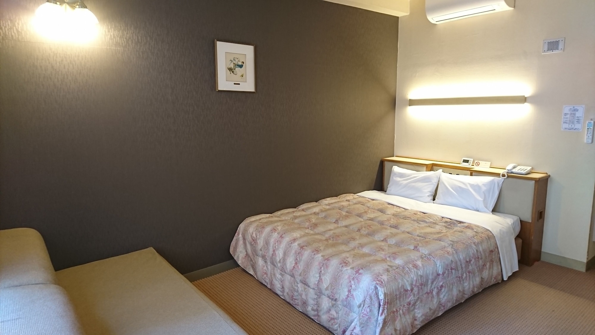 Room, Queen Bed, East Wing، Miyajima Coral 2/5