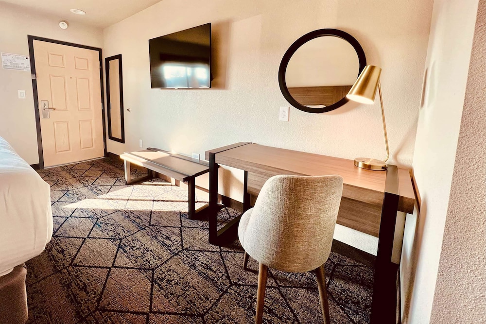 Ramada by Wyndham Modesto Yosemite Area 28/43