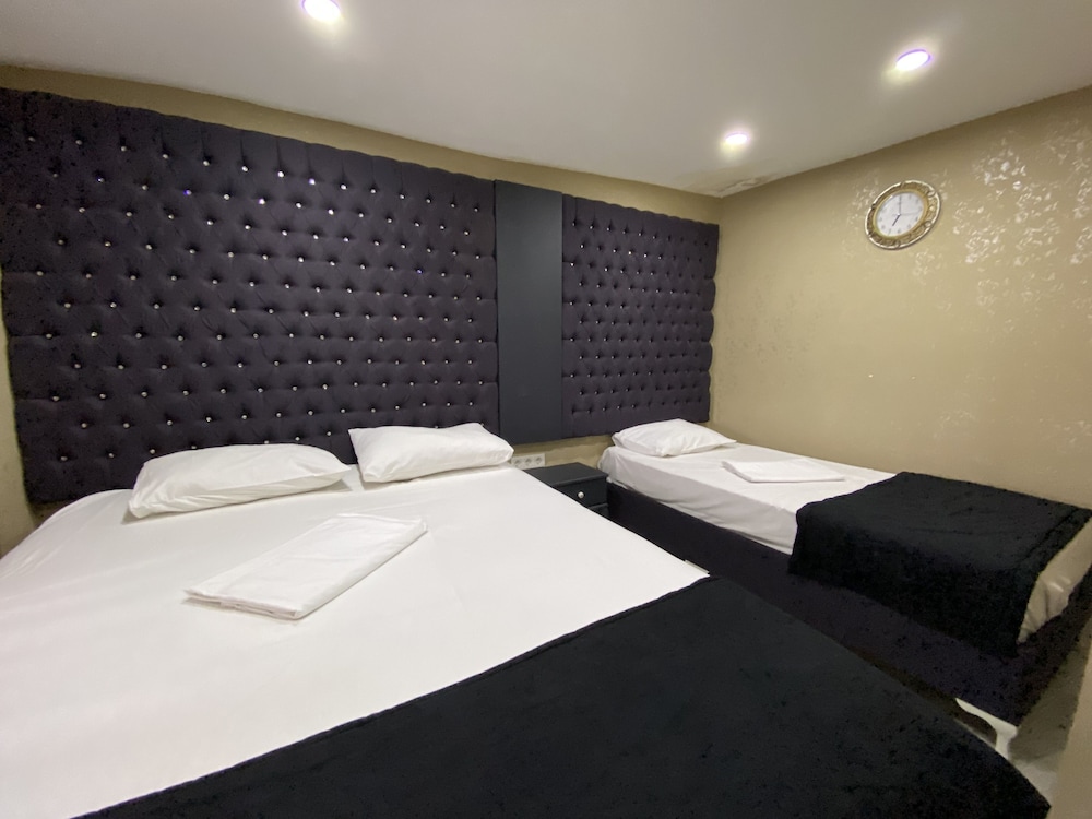 Orange Airport Hotel 8/45