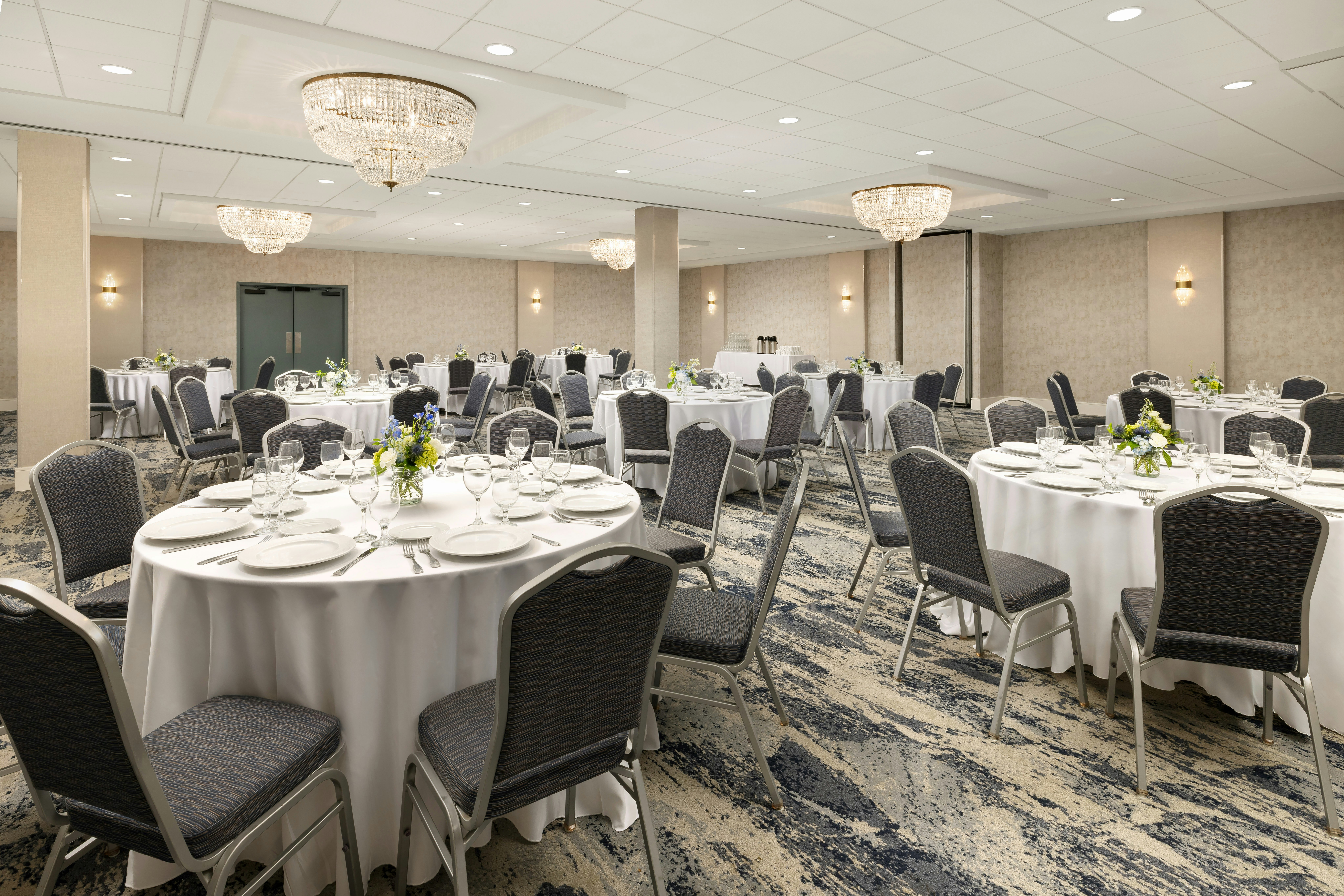 DoubleTree by Hilton Concord Downtown 33/36