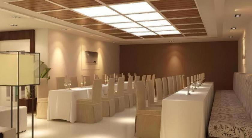 Bella Hotel Surabaya 30/34