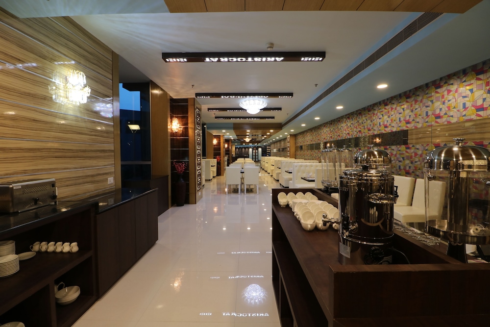 Aristocrat Hotel 29/40