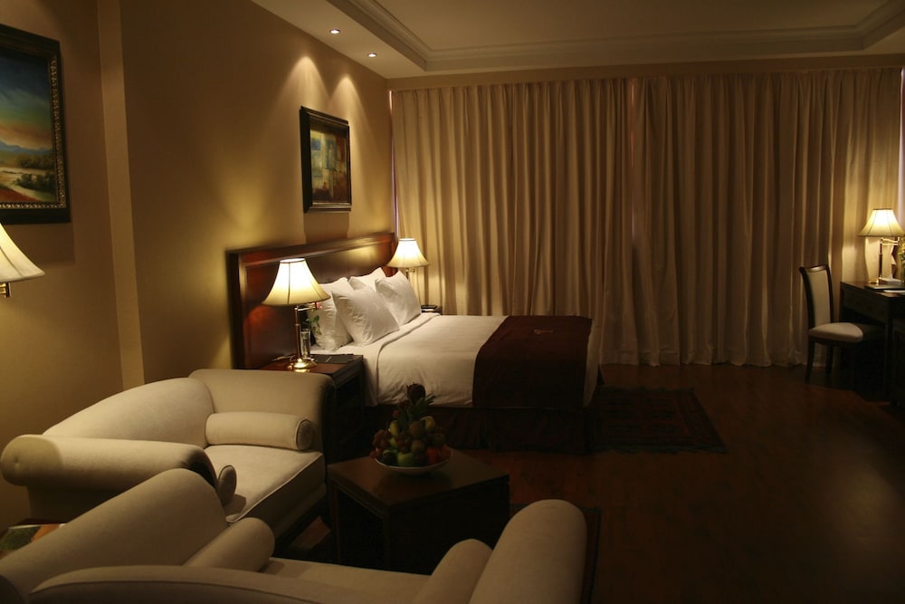 Trianon Hotel 15/63