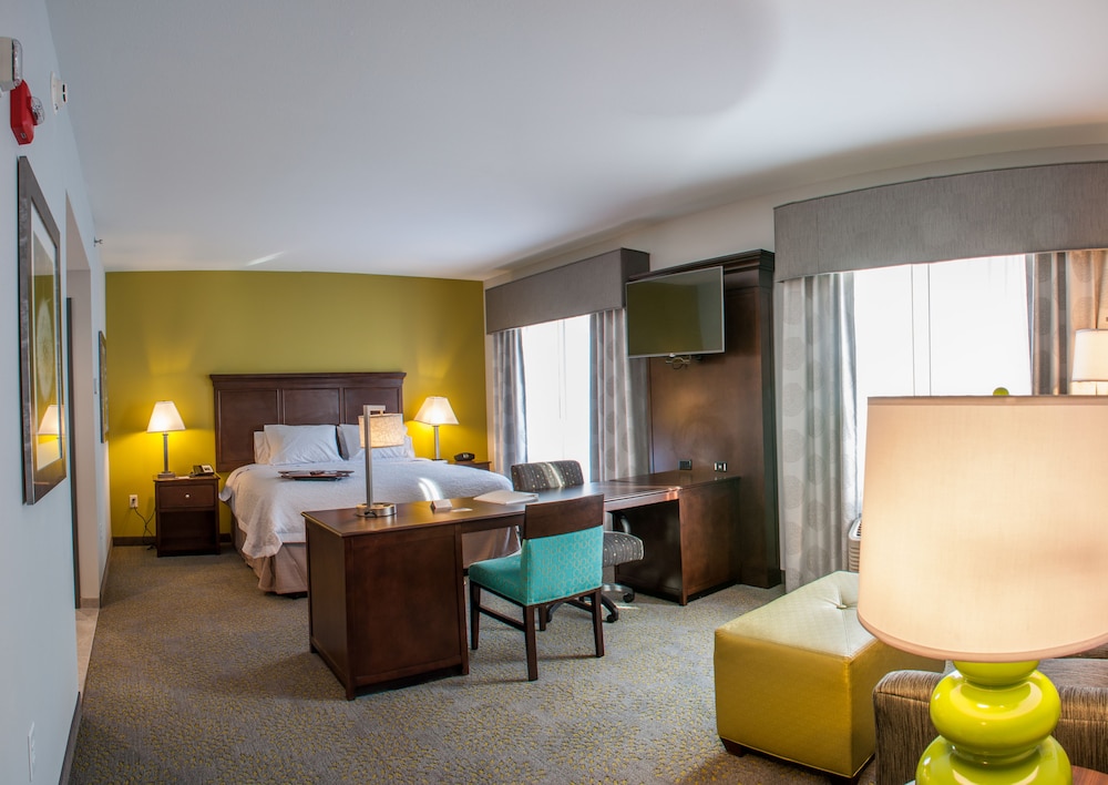 Hampton Inn Suites Mishawaka S Bend At Heritage Square In 38/61