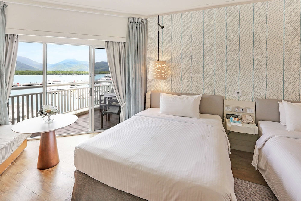 EXECUTIVE, TWIN BEDS, MARINA VIEW