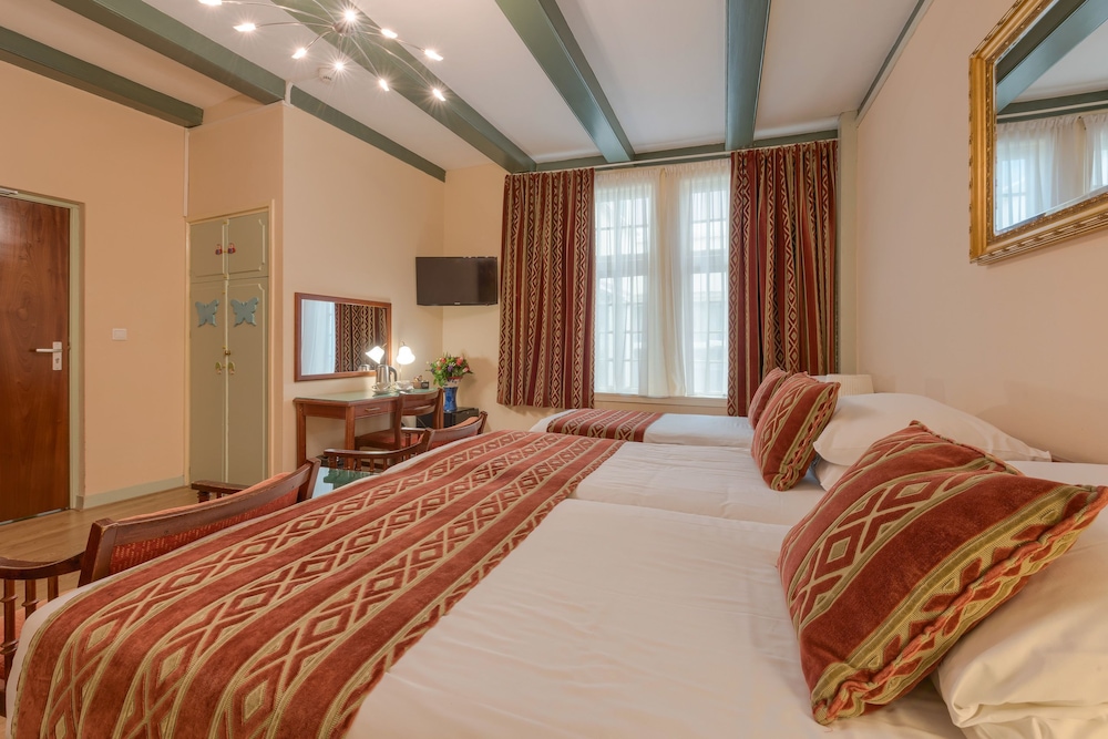 Hotel Des Arts 9/62