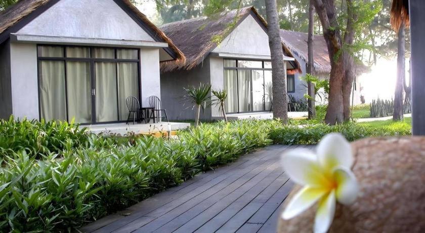 Casuarina Resort 18/27