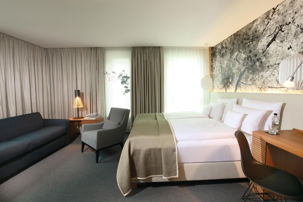 ME AND ALL HOTEL DUESSELDORF 10/46