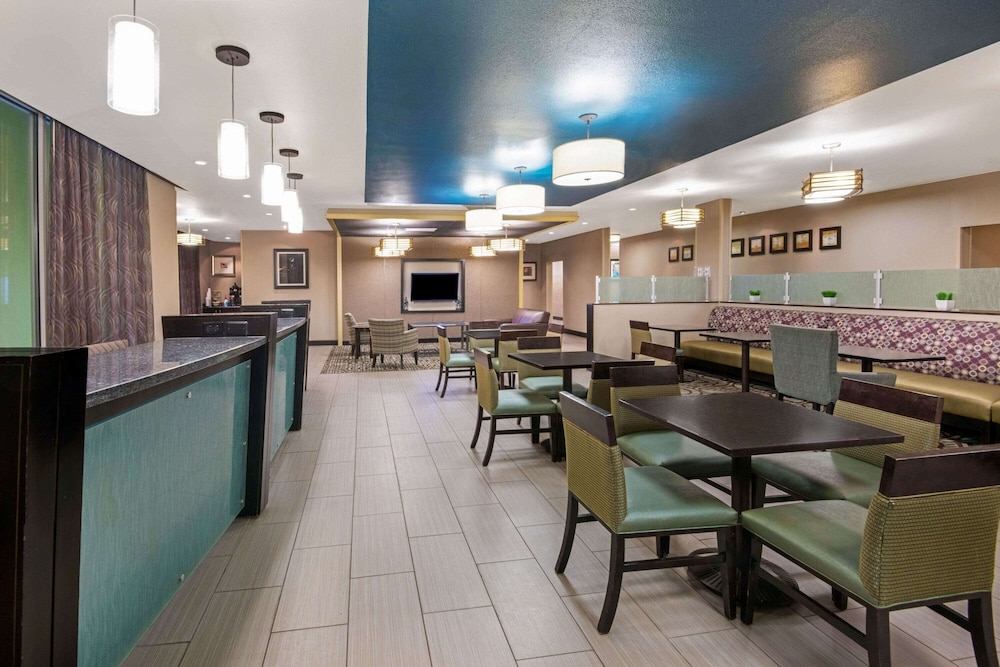 La Quinta Inn & Suites by Wyndham Durant 28/33