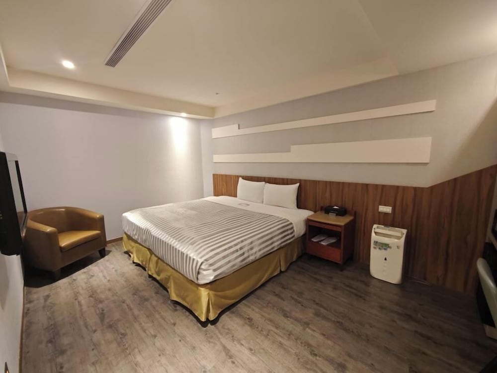 XIMEN HOTEL 18/70