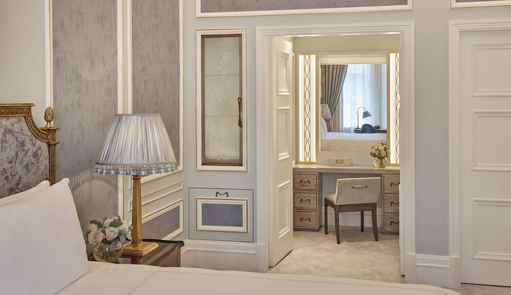 CLARIDGES HOTEL 55/73