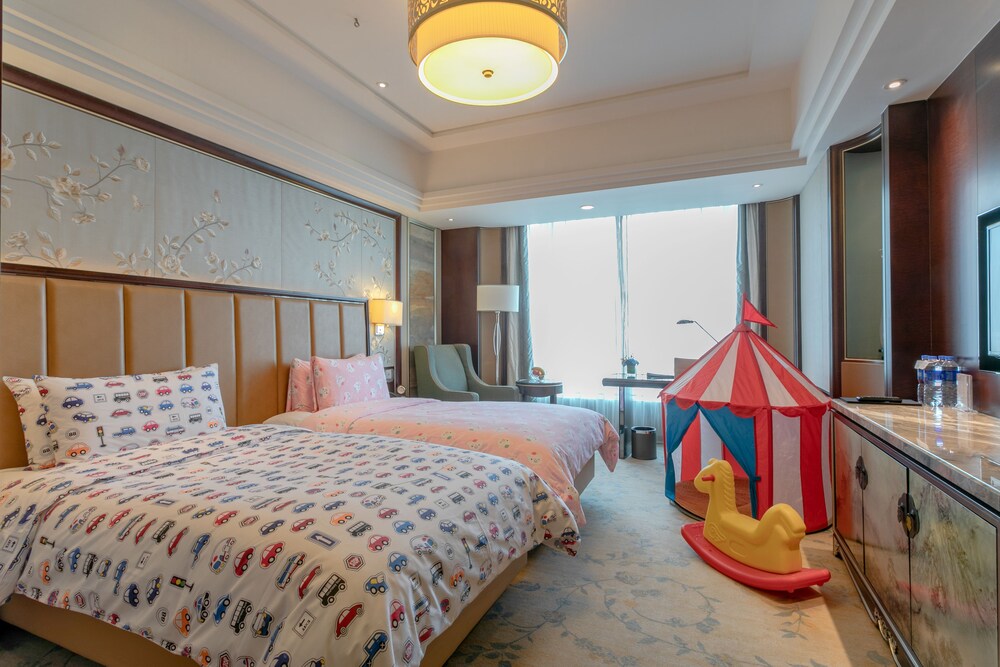 Shangri-La Shenyang 8/50