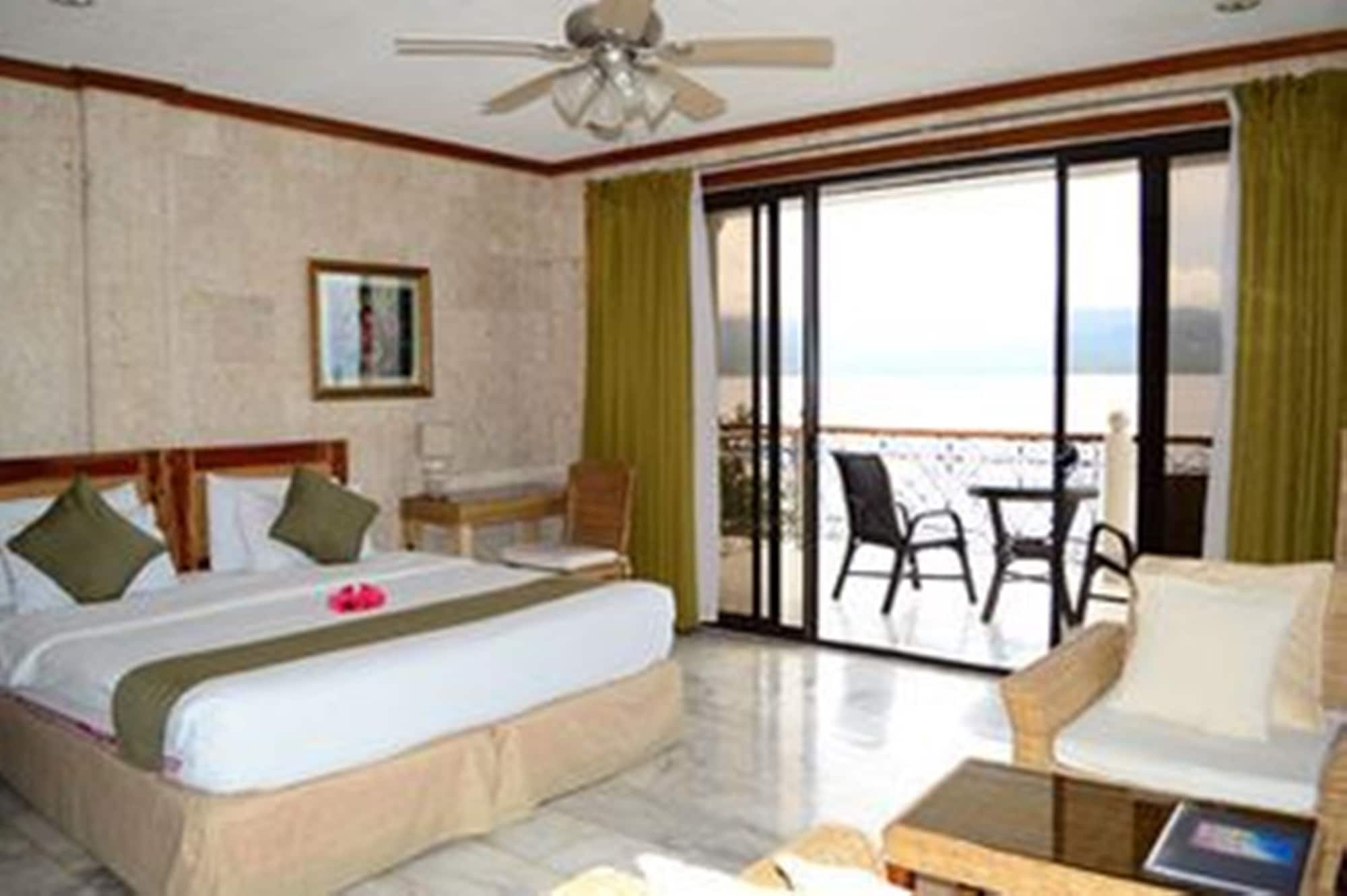 ROOM, KING BED, OCEAN FRONT