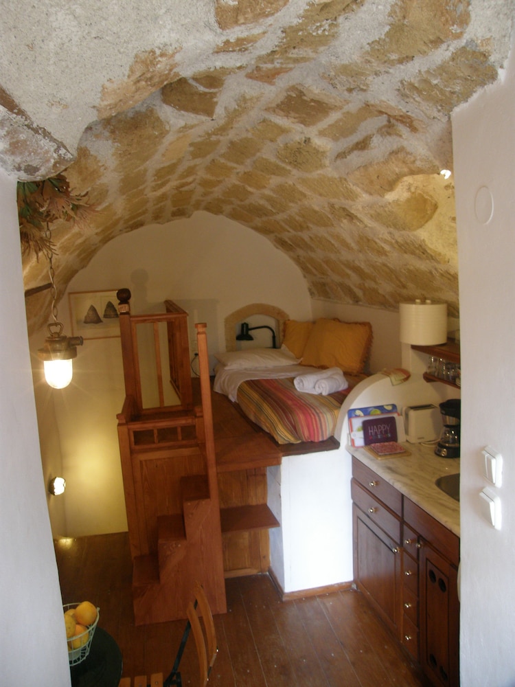 Dorovinis Monemvasia Castlehouses 20/45