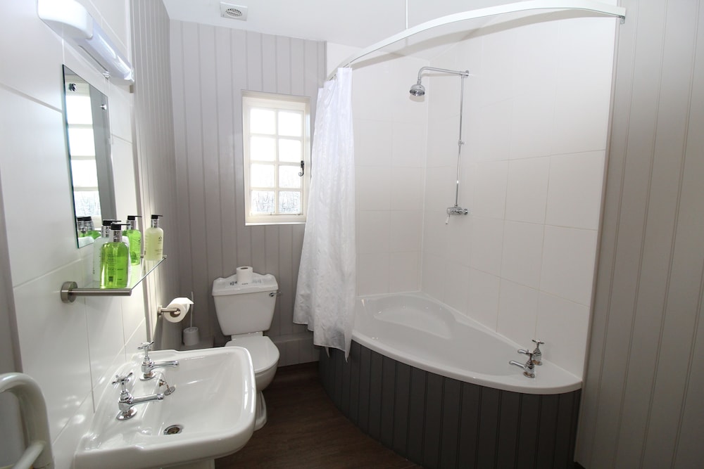 The Conningbrook Hotel 48/50