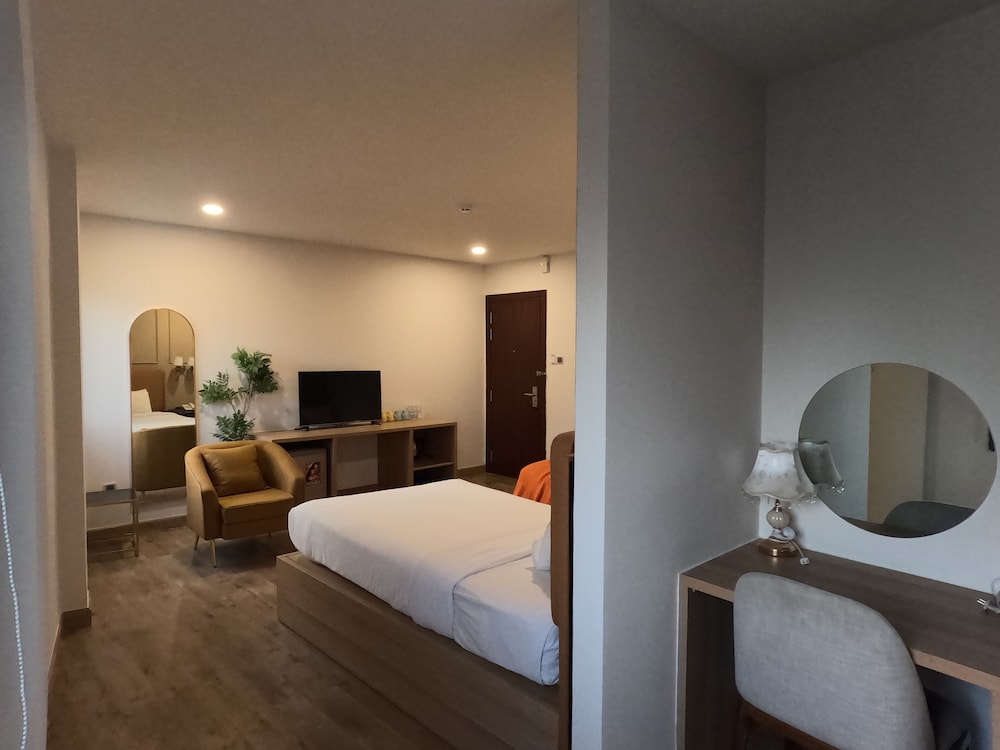 SAZI Resin Hotel - Free Nails/HairWash 29/50