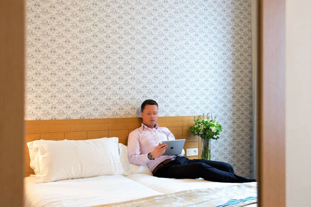 Hotel Romance Malesherbes By Patrick Hayat Formerly Romance Malesherbes 6/66