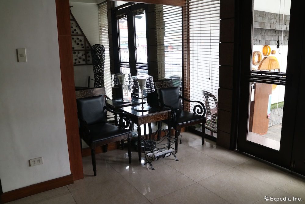 Urban Inn Iloilo 60/65