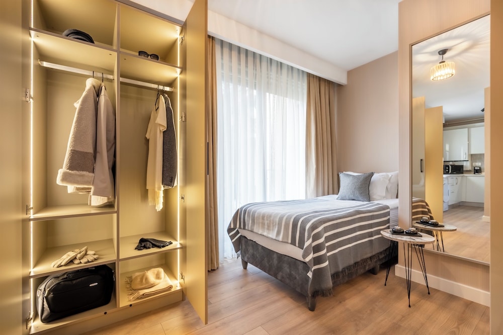 Ciragan Bosphorus Apartments 28/61