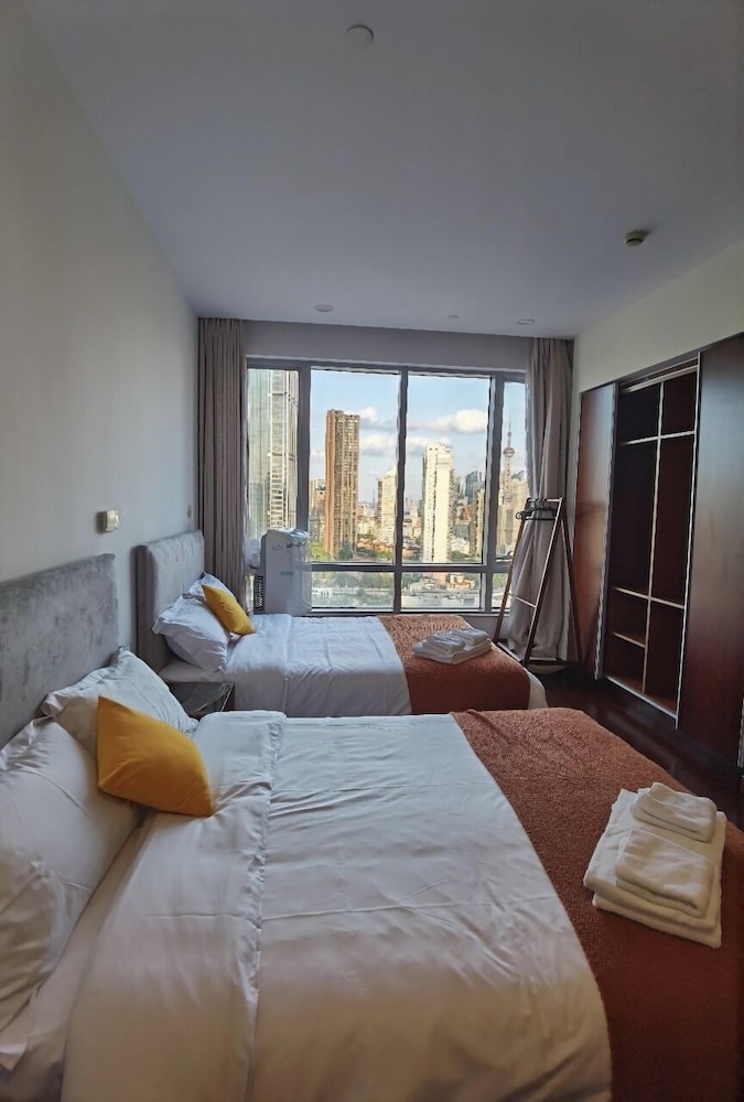 River House Near Peoples Square And The Bund 10/50