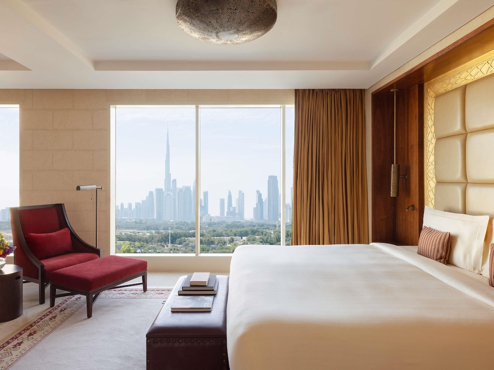 DIPLOMAT, SUITE, SKYLINE VIEW
